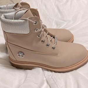 Beautiful womens pale pink/silver Timberland hiking boots size 7.5.